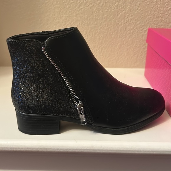 Girls brand new black ankle boots size 2. Brand new in the box from Kohls. - Picture 2 of 9